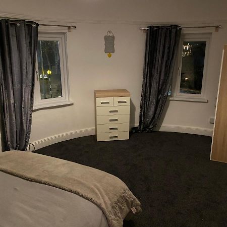 Spacious 2 Bed Apartment, Close To Village Shops Cardiff Exterior foto
