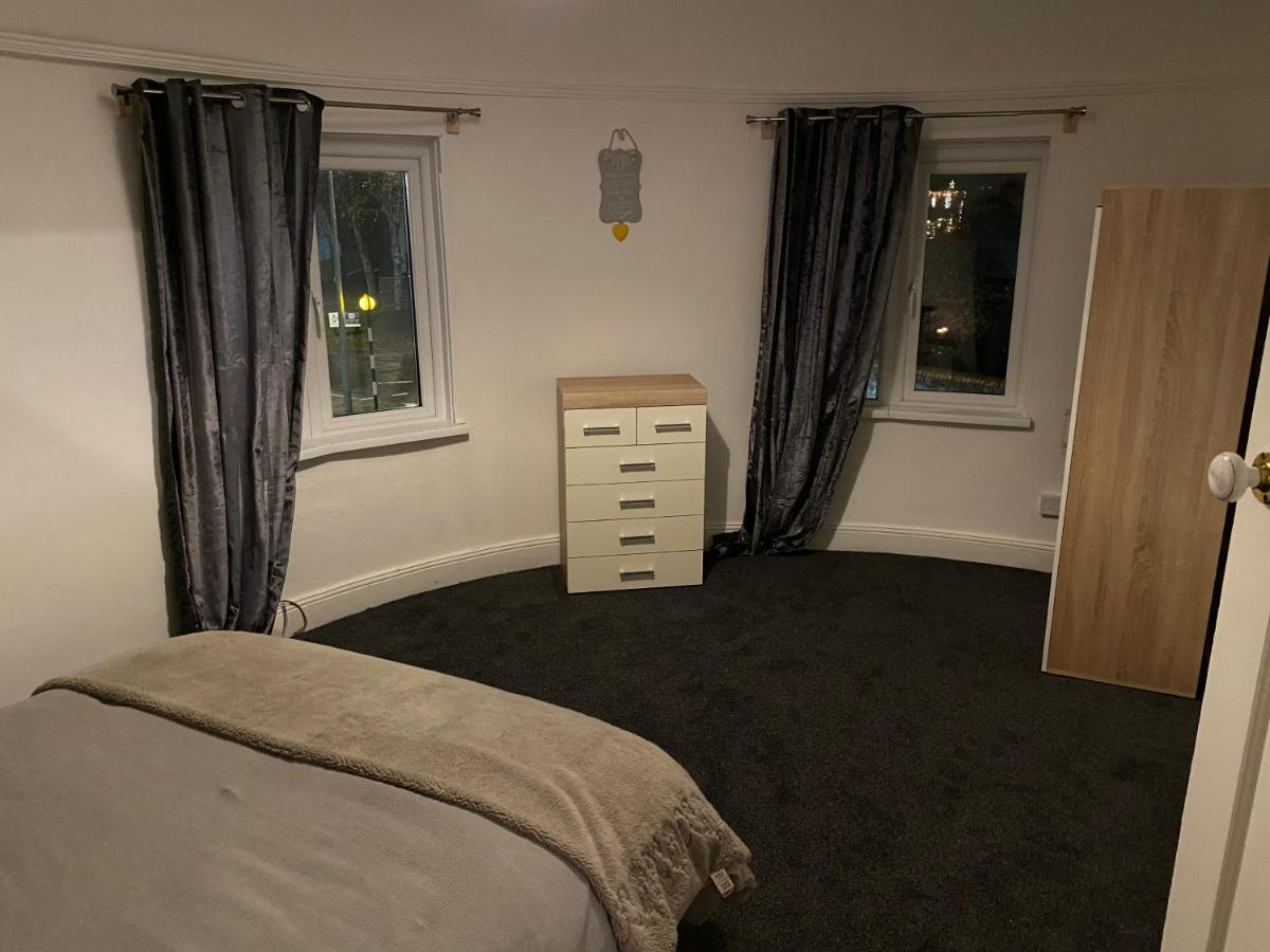 Spacious 2 Bed Apartment, Close To Village Shops Cardiff Exterior foto