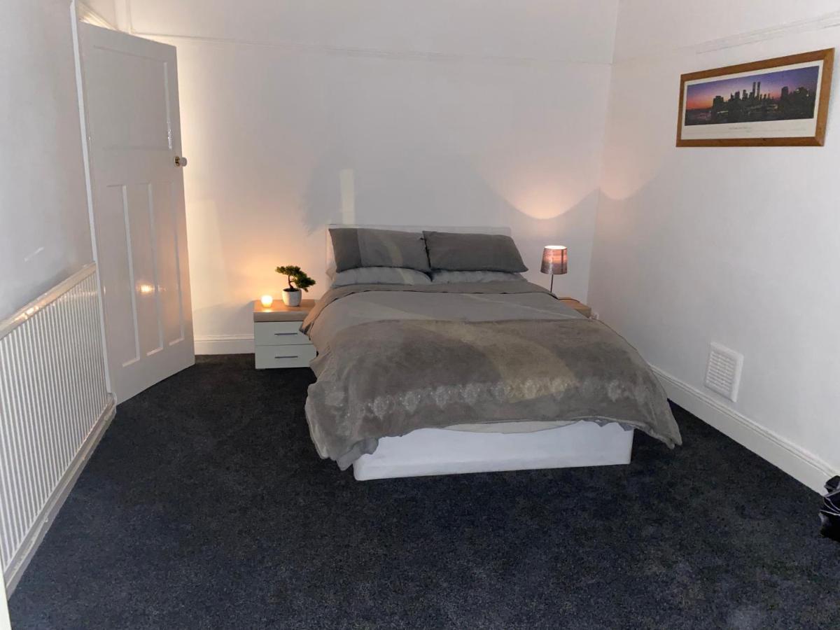 Spacious 2 Bed Apartment, Close To Village Shops Cardiff Exterior foto