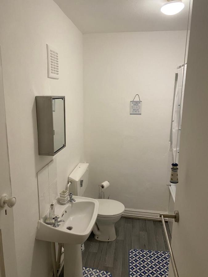 Spacious 2 Bed Apartment, Close To Village Shops Cardiff Exterior foto