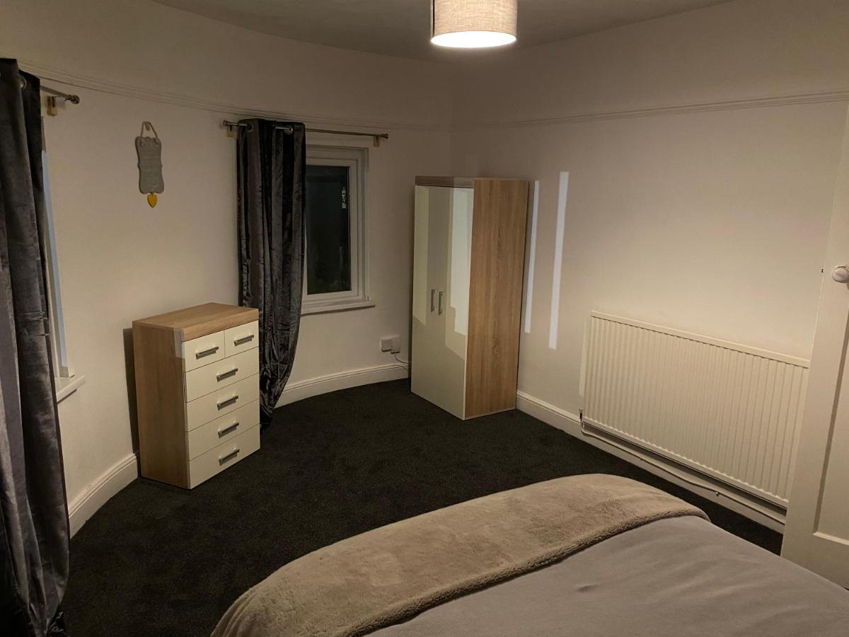 Spacious 2 Bed Apartment, Close To Village Shops Cardiff Exterior foto
