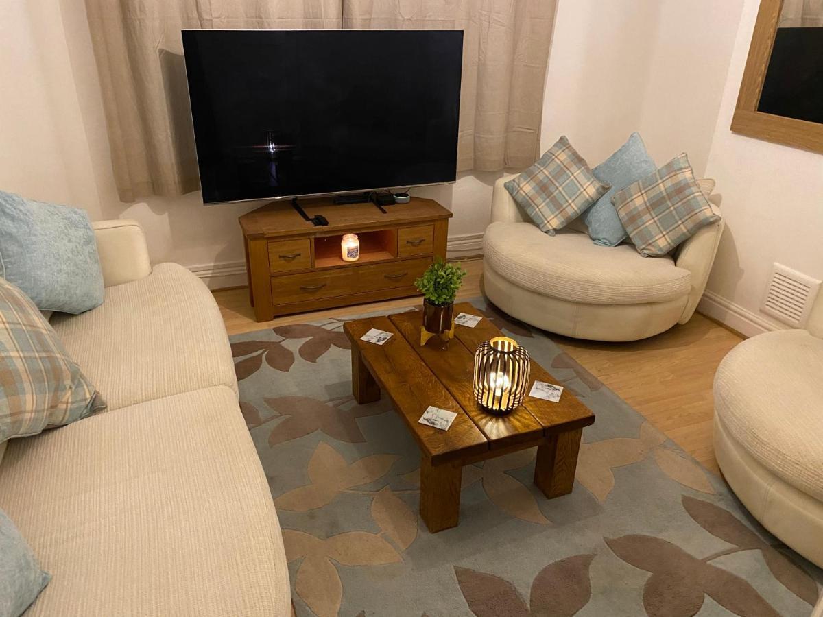 Spacious 2 Bed Apartment, Close To Village Shops Cardiff Exterior foto